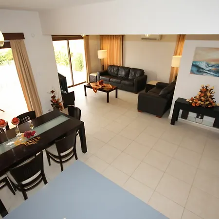 Vineland Bay * Pissouri